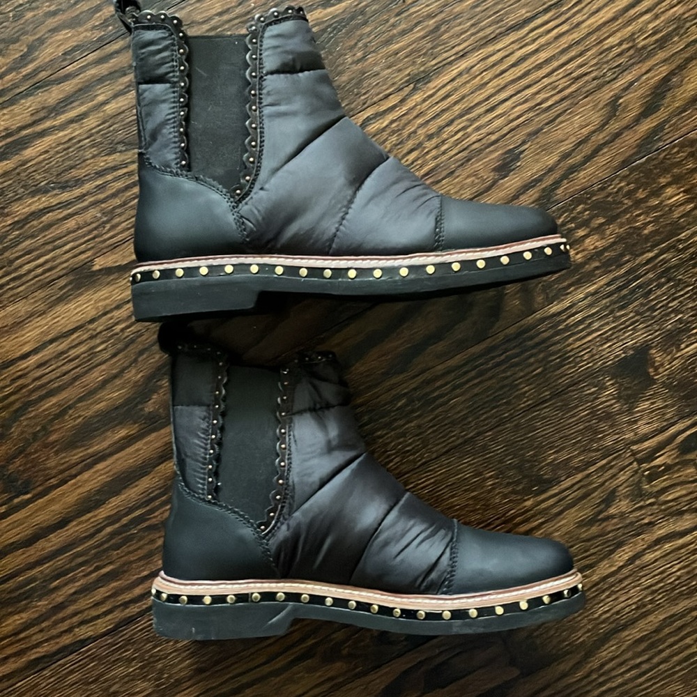 NWOT FREE PEOPLE BLACK ATLAS PUFFER CHELSEA BOOT Sz 38 - Picture 9 of 11
